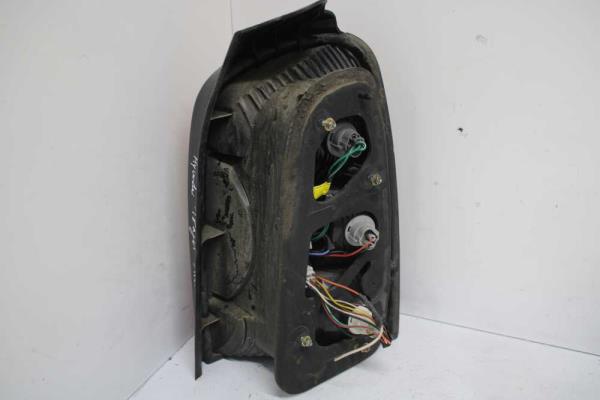 FEU ARRIERE GAUCHE HYUNDAI TRAJET - Vue 2